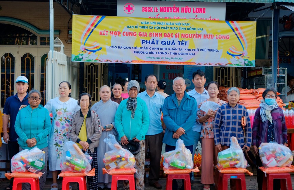 Đồng Nai: Ban Từ thiện Xã hội GHPGVN tỉnh trao 450 phần quà Tết ấm lòng bà con khó khăn