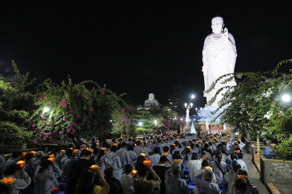 Đồng Tháp: Lễ vía Đức Phật A Di Đà tại Công viên Vĩnh Tràng năm 2025
