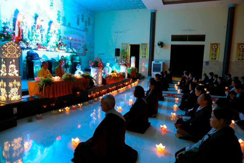 Đà Nẵng: Đêm hội hoa đăng lễ xuất gia gieo duyên lần thứ 04 tại chùa Phước Ấm