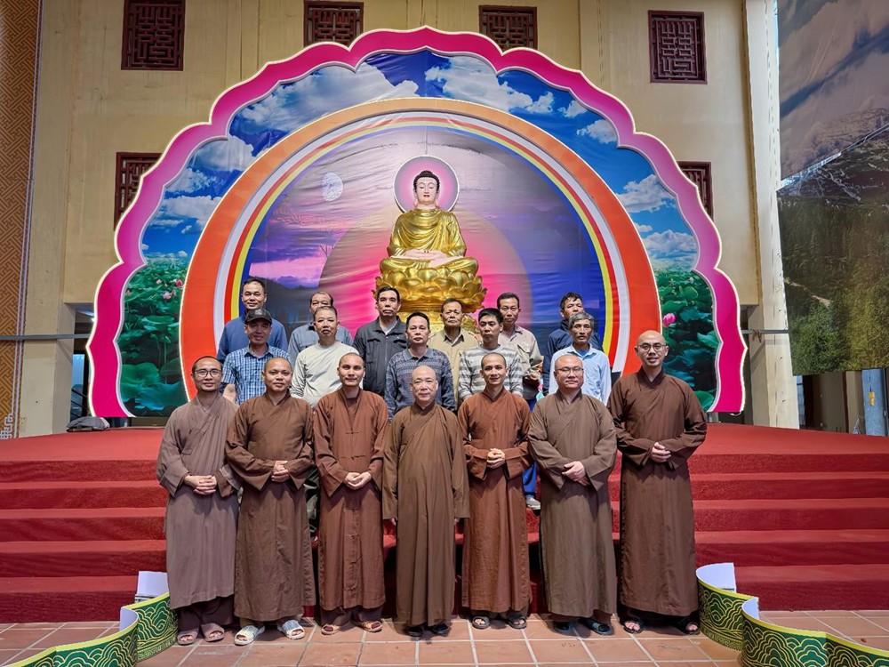 Không khí rộn ràng trước ngày kỷ niệm Thái tử Tất Đạt Đa thành Đạo tại chùa Bằng