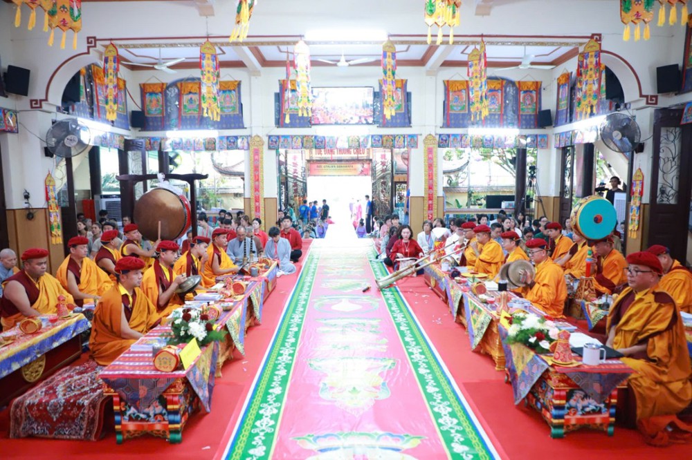 TP.HCM: Ngày thứ ba Pháp hội cầu nguyện quốc thái dân an do Đức Gyalwa Dokhampa chủ trì tại Quan Âm Tu Viện