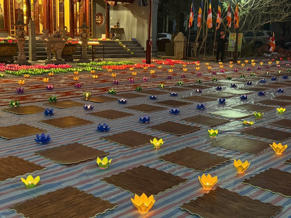 Phú Thọ: Lung linh đêm Hoa đăng mừng Phật Thành đạo và Khởi sắc kỳ thi Giáo lý cho 600 Phật tử插图39