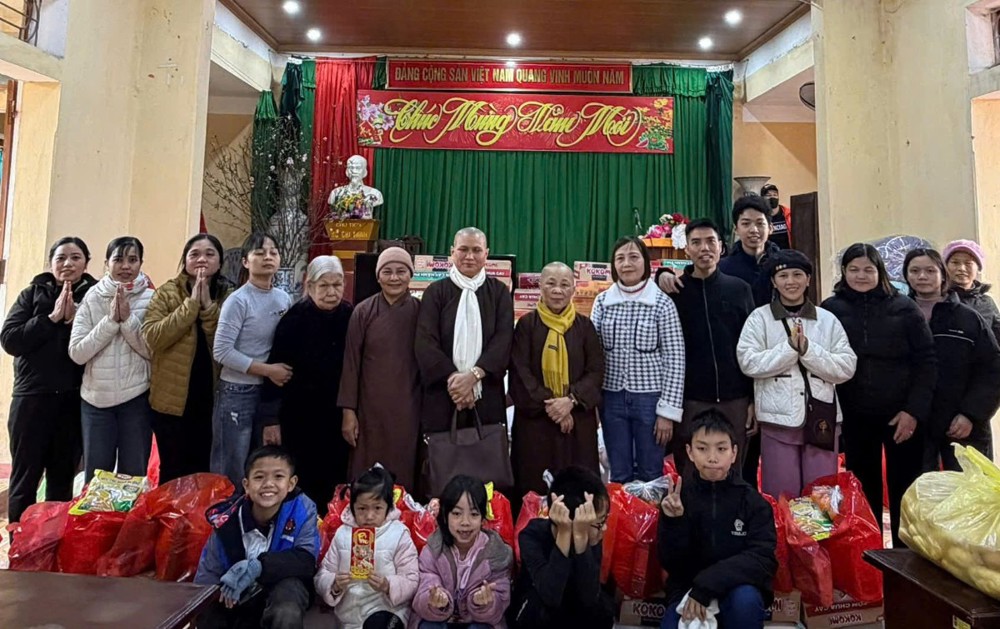 Hải Phòng: Chư Tôn đức Ni chùa Ninh Bình thăm và tặng quà tại viện Phong nhân dịp tết 2026