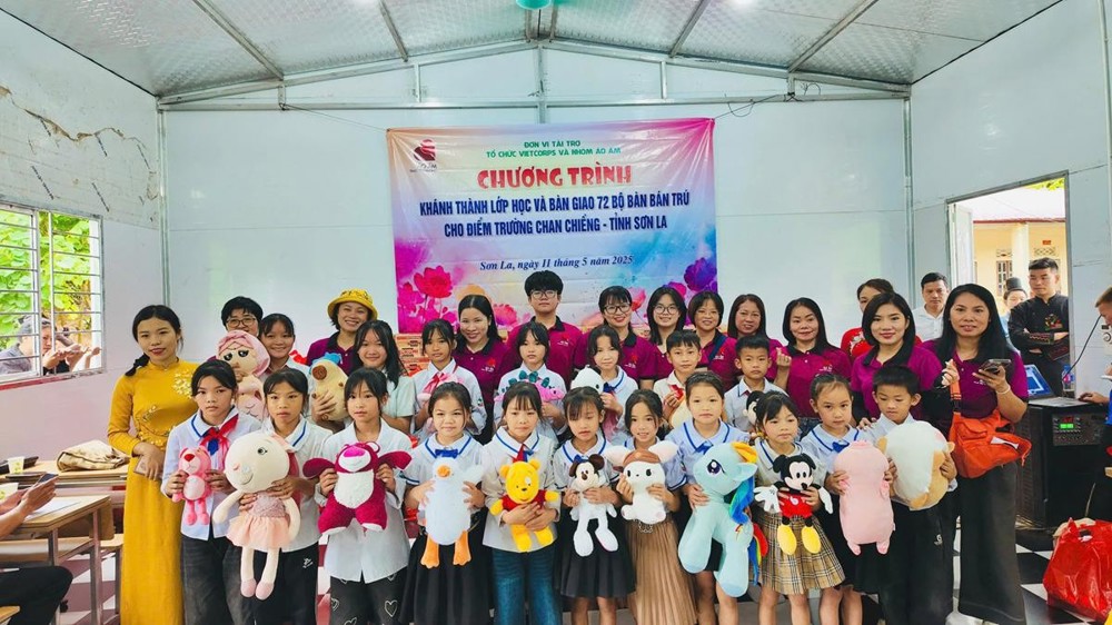 Nhóm thiện nguyện “áo ấm trao yêu thương” – lan tỏa hạnh từ bi trên những nẻo đường cao nguyên