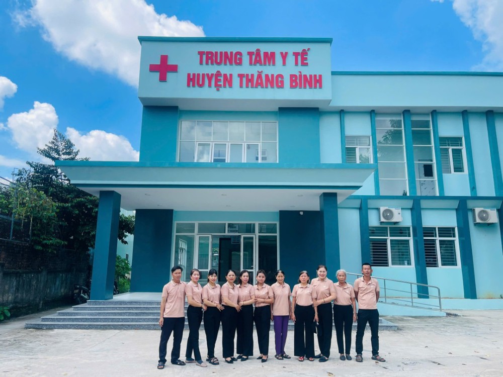 Đà Nẵng: Nhóm Thiện Nguyện Chùa Ngọc Sơn trao Mỳ Chay tại Trung tâm Y tế Thăng Bình