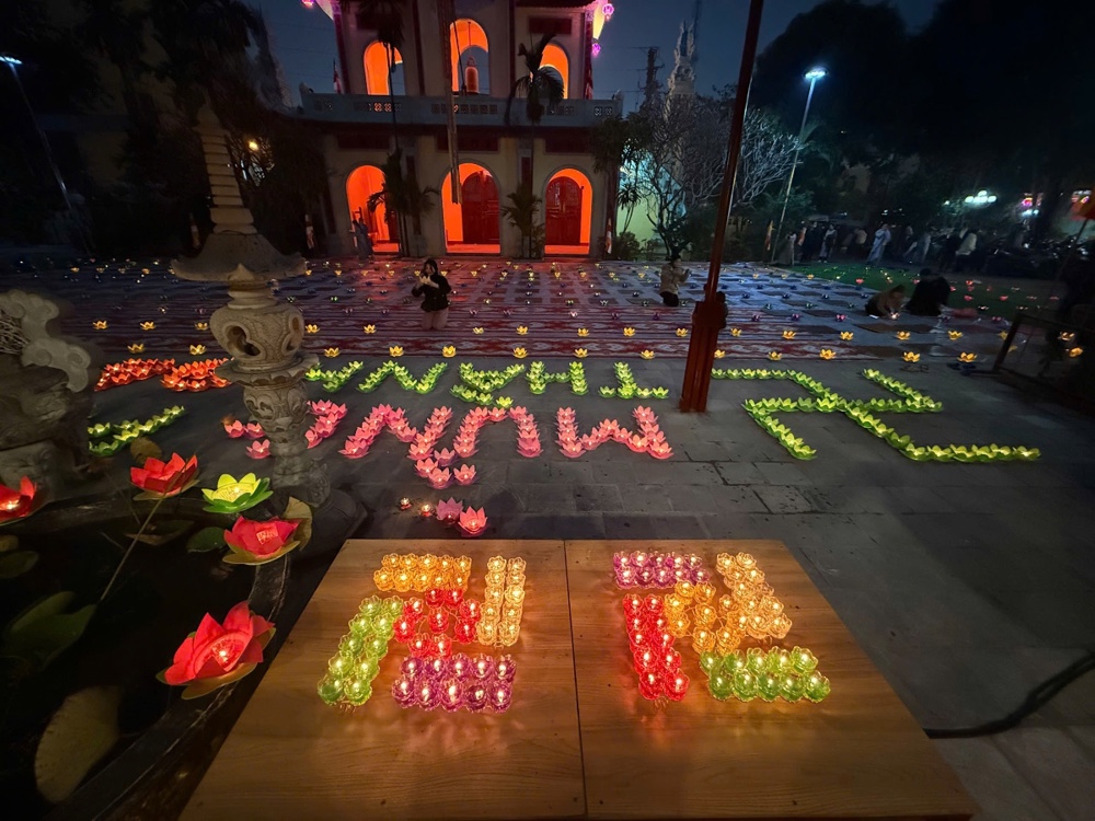 Phú Thọ: Lung linh đêm Hoa đăng mừng Phật Thành đạo và Khởi sắc kỳ thi Giáo lý cho 600 Phật tử插图37