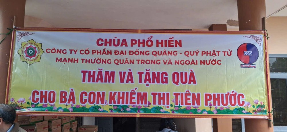 Đà Nẵng: Chùa Phổ Hiền tặng quà tết cho bà con khiếm thị xã Tiên Phước 