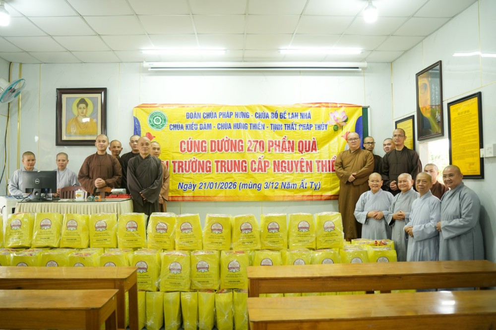 Gia Lai: Các tự viện TP.HCM và Tây Ninh trao quà hỗ trợ người dân sau bão lũ