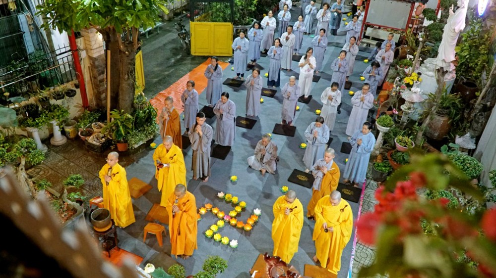 TP.HCM: Đêm hoa đăng mừng khánh đản Đức Phật A Di Đà tại chùa Nguyên Phước
