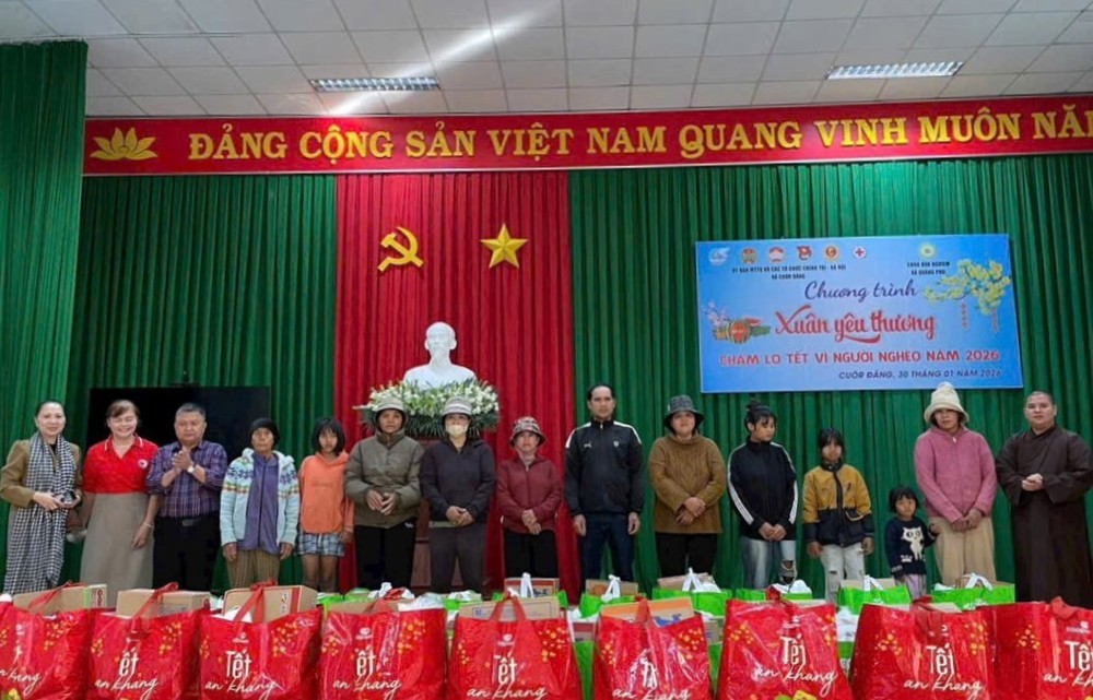 Đắk Lắk: Chương trình “Xuân Yêu Thương” trao 50 suất quà trị giá 25 triệu đồng cho các hộ nghèo