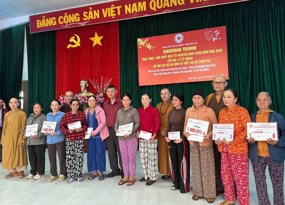 4,6 tỷ đồng hỗ trợ 3.526 hộ dân bị thiệt hại do bão lũ tại miền Trung