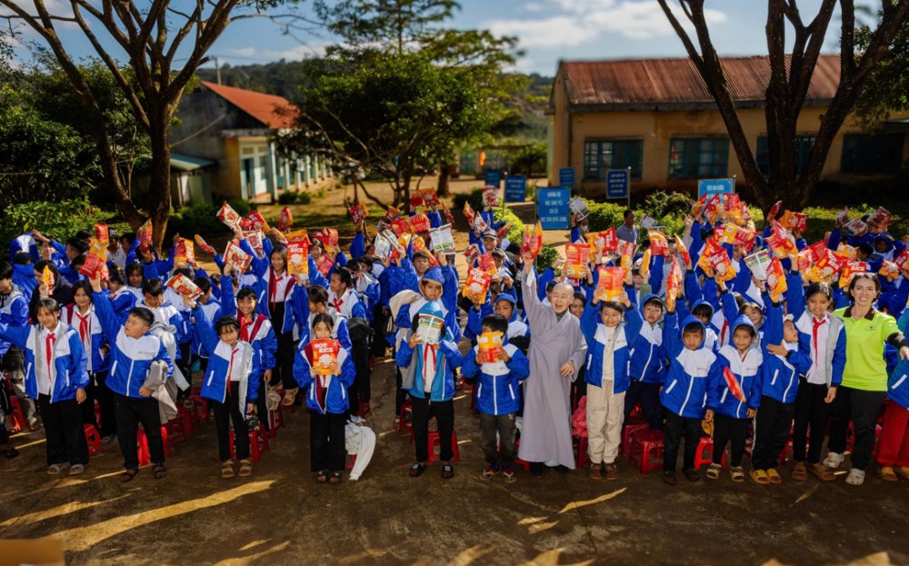 Hội từ thiện chùa Long Phước (TP.HCM) tổ chức hoạt động từ thiện tại các trường vùng cao tỉnh Gia Lai