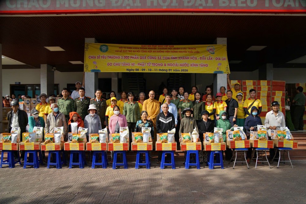 Hội Từ thiện chùa Tường Nguyên trao hơn 1.500 phần quà hỗ trợ đồng bào Đắk Lắk khắc phục hậu quả mưa lũ