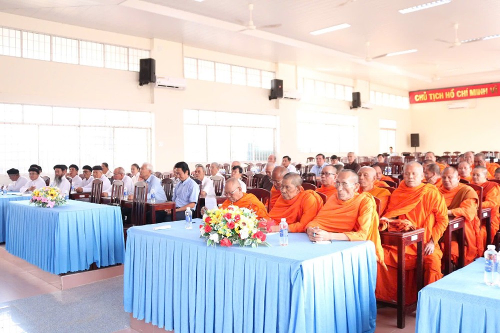 Vĩnh Long: Chư Tôn đức tham dự Hội nghị triển khai các chủ trương, đường lối của Đảng, chính sách, pháp luật Nhà nước 