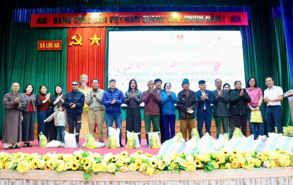 Đà Nẵng: Chùa Ngọc Sơn Trao quà tết ấm áp nghĩa tình cho hội viên hội người mù – Cụm xã Thạch Hà tỉnh Hà Tĩnh.