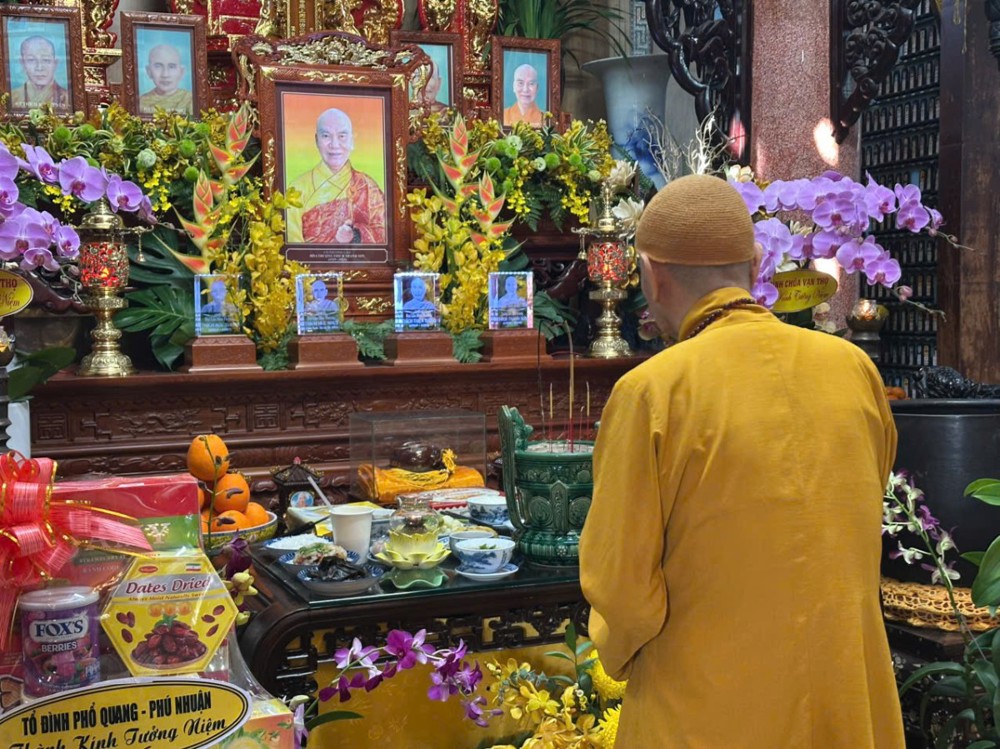 TP.HCM: Tổ đình chùa Vạn Thọ cử hành lễ giỗ thân mẫu Hòa thượng Tôn sư và tất niên đạo tràng Bát Quan trai
