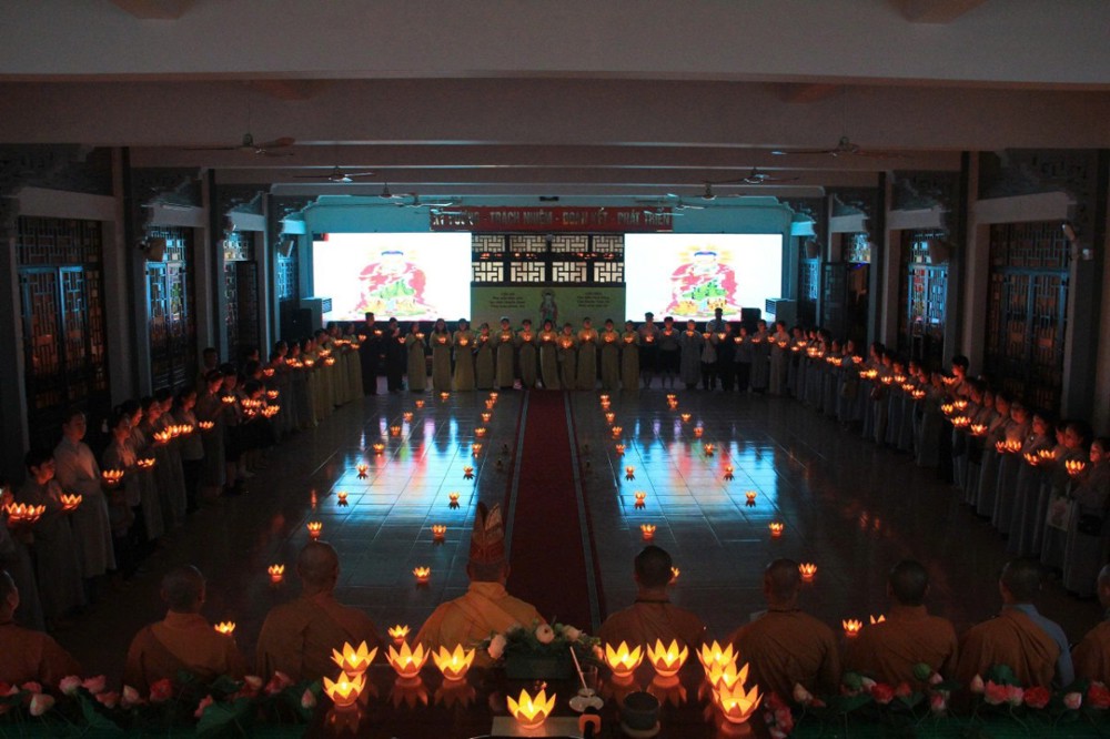 TP.HCM: Trang nghiêm Lễ hội hoa đăng mừng vía Đức Phật A Di Đà tại Thiền viện Quảng Đức