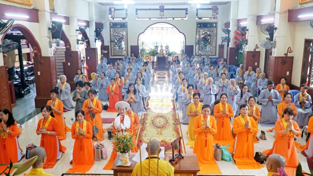 TP.HCM: Chùa Hòa Khánh trang nghiêm tổ chức lễ Tổng kết đạo tràng tu học và truyền giới Bát Quan Trai