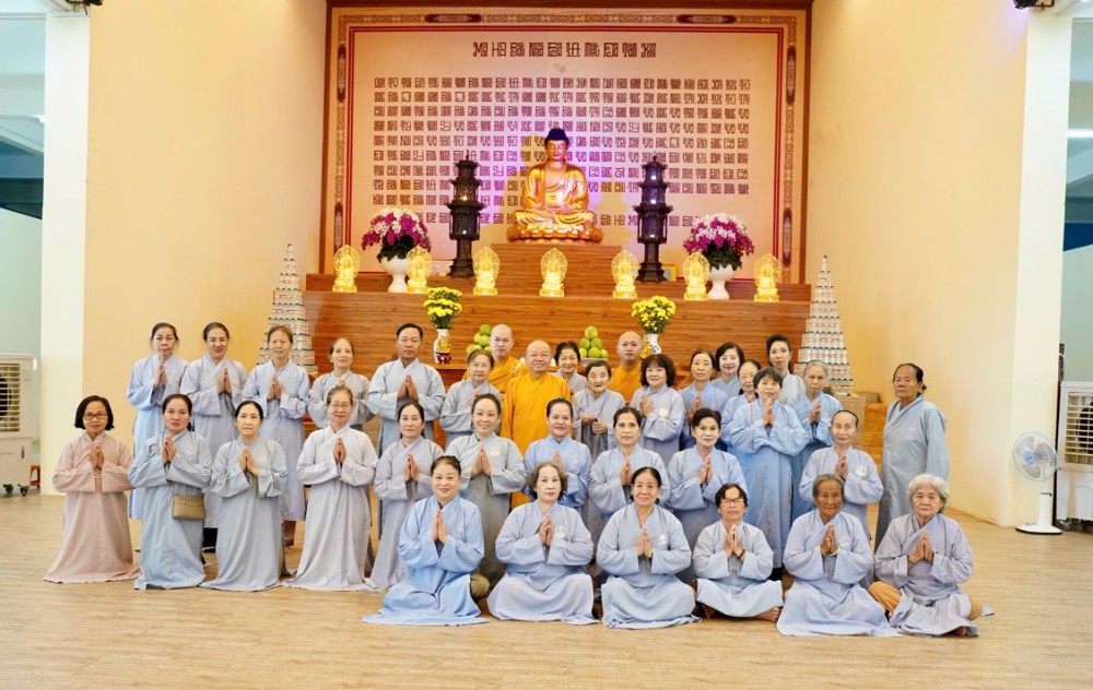 An Giang: Một ngày an lạc trong khóa tu Bát quan trai tại chùa Phật Quang Phổ Chiếu