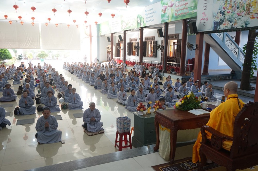 Đà Nẵng: Thượng tọa Thích Chánh Định thuyết giảng tại khóa tu “Một ngày an lạc” chùa Bà Đa 