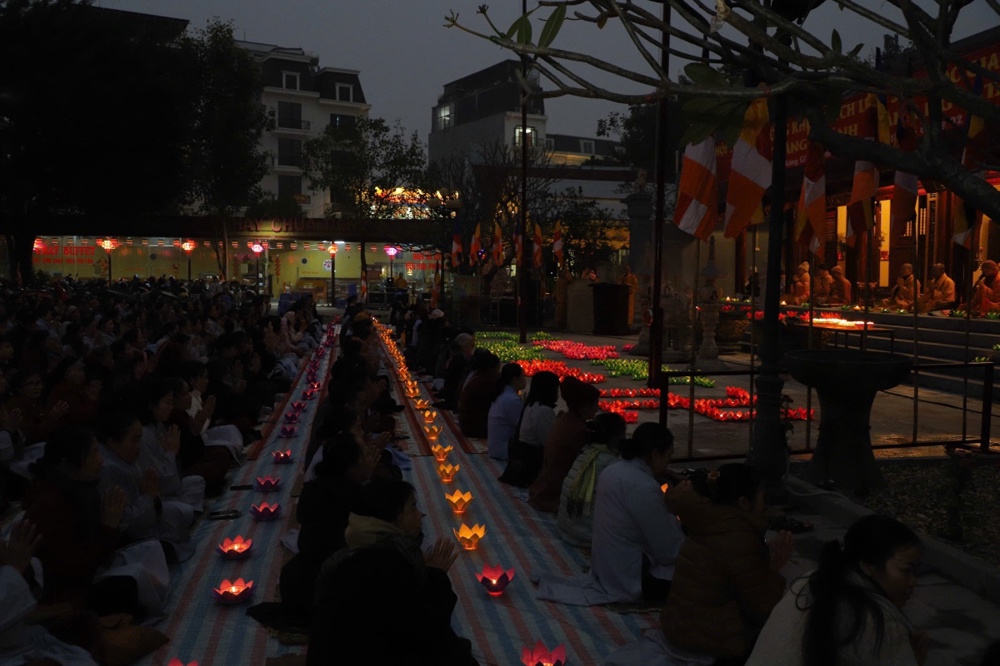 Phú Thọ: Lung linh đêm Hoa đăng mừng Phật Thành đạo và Khởi sắc kỳ thi Giáo lý cho 600 Phật tử插图34