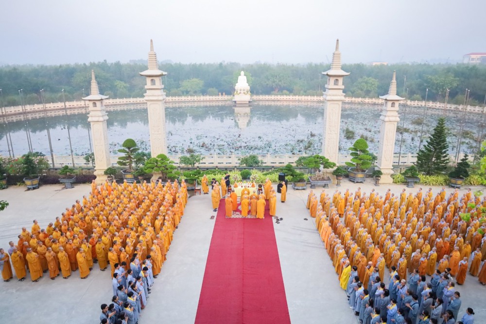 An vị tôn tượng Đức Phật Bổn Sư nhân ngày Đức Phật Thích Ca thành đạo tại Học viện Phật giáo Việt Nam TP.HCM