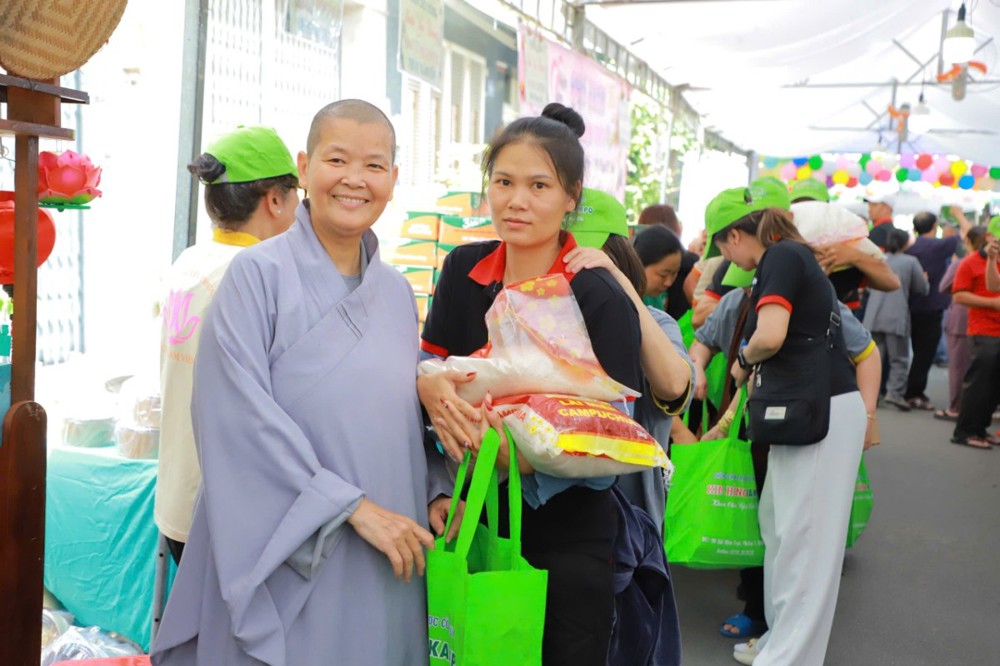 TP.HCM: Chùa Lam Viên tổ chức phiên chợ Từ Tâm 0 đồng “Xuân yêu thương” hướng về ngày Đức Phật thành đạo