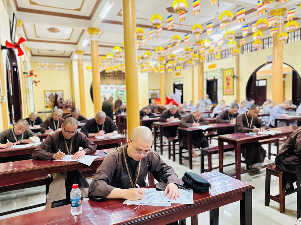 Đồng Tháp: Trường Trung cấp Phật học Tiền Giang tổ chức thi học kỳ cho các lớp đang đào tạo