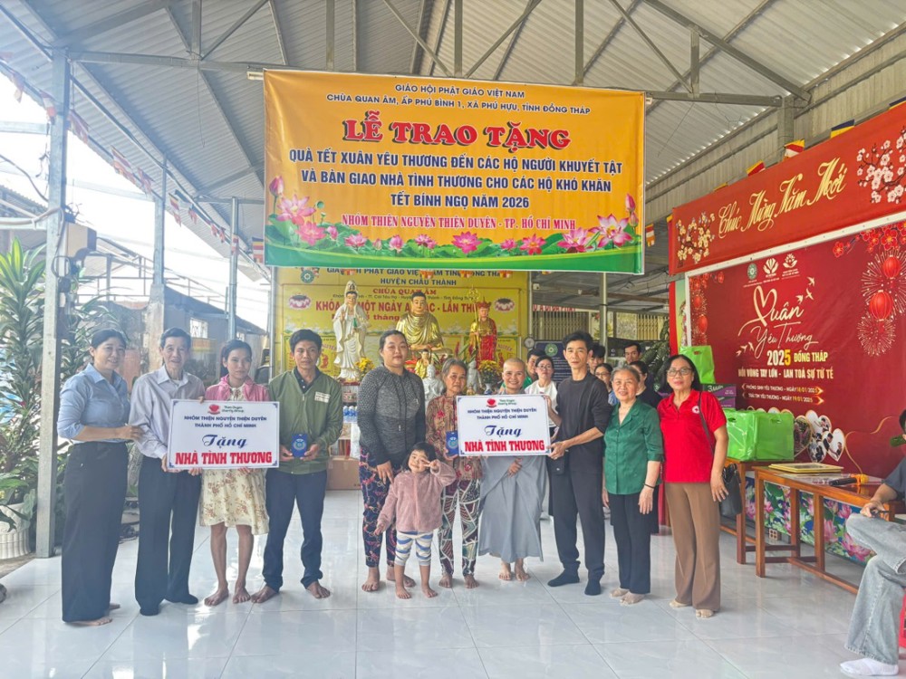 Đồng Tháp: Trao quà Tết và bàn giao nhà tình thương tại xã Phú Hựu