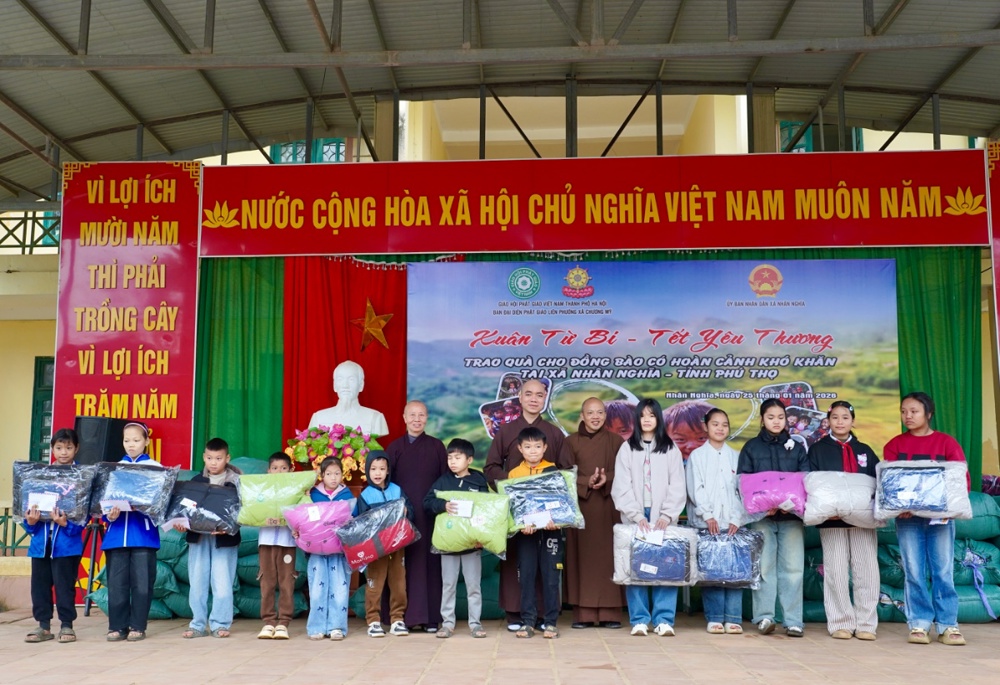 Ban Đại diện liên phường xã Chương Mỹ trao tặng hơn 400 triệu đồng hỗ trợ đồng bào khó khăn tại tỉnh Phú Thọ