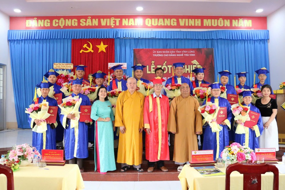 Vĩnh Long: Tăng Ni được nhận Bằng tốt nghiệp Trung cấp ngành Văn thư - Hành chính năm 2026