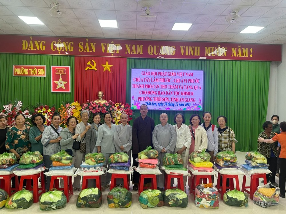 Chùa Vi Phước (Cần Thơ) trao 500 phần quà đến đồng bào Khmer tại tỉnh An Giang
