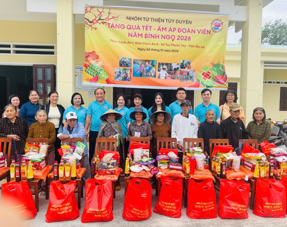 Gia Lai: Nhóm từ thiện Tùy Duyên trao 200 phần quà Tết ấm áp đoàn viên