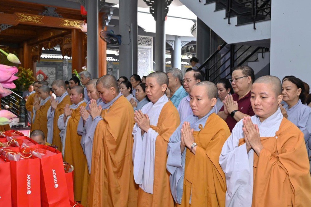 TP.HCM: Chùa Vạn Phước trang nghiêm tổ chức lễ húy nhật Ni trưởng Thích Nữ Như Phương và Ni sư Thích Nữ Huệ Hoa