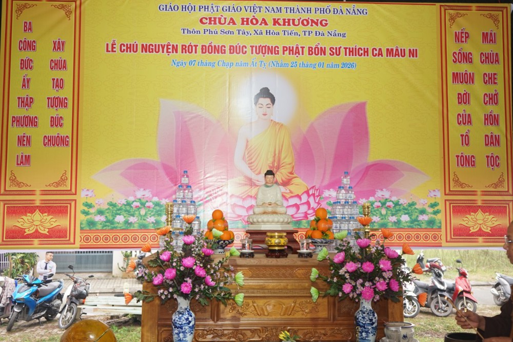 Đà Nẵng: Chùa Hòa Khương tổ chức rót đồng đúc tượng Bổn sư Thích Ca Mâu Ni