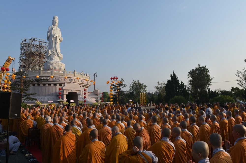 Tây Ninh: Đông đảo Tăng Ni, Phật tử tham dự Lễ an vị tôn tượng Quán Âm tại Thiền viện Trúc Lâm Tây Ninh