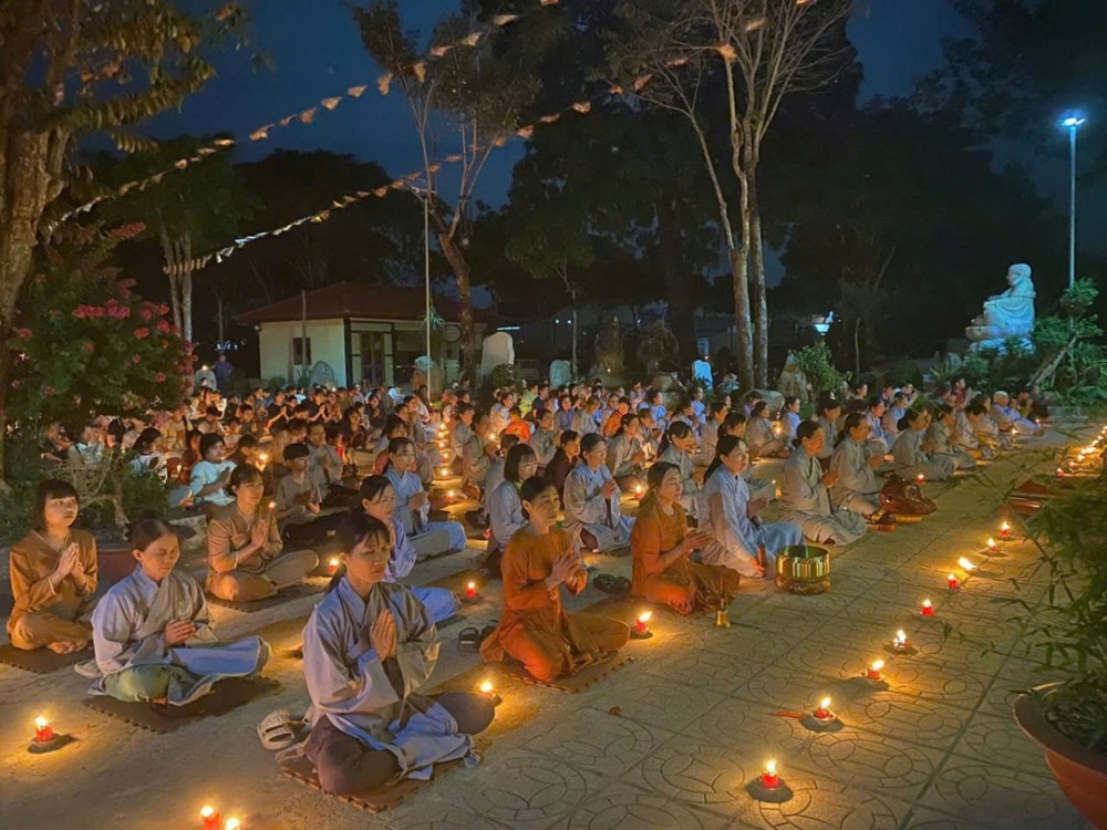 Tây Ninh: Chùa Suối Pháp trang nghiêm tổ chức Lễ hoa đăng vía Đức Phật A Di Đà