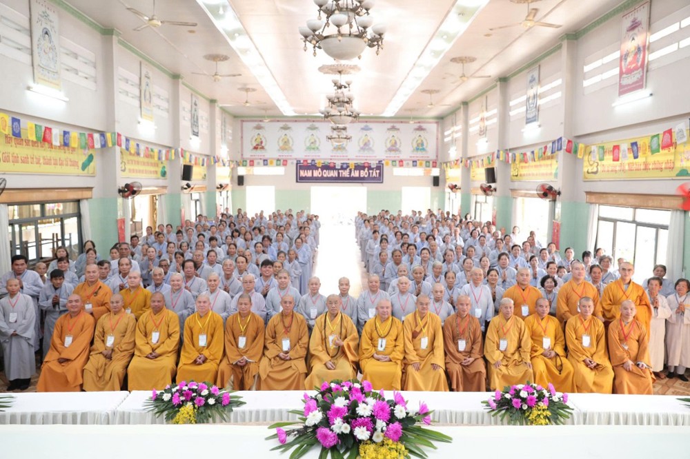 Đồng Tháp: Hơn 300 Phật tử tham dự khoá “Huân tu Chánh niệm” lần IV tại chùa Vĩnh Tràng