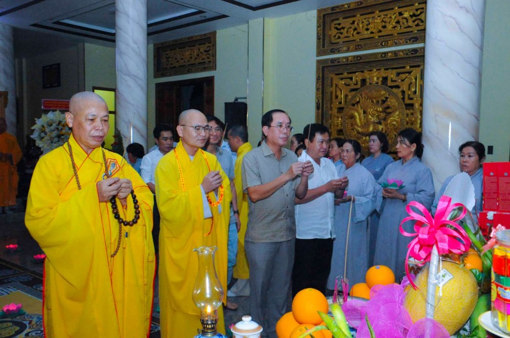 Đồng Nai: Chùa Tâm Nguyện, phường Bình Lộc tổ chức đêm Hoa đăng cúng dường Phật A Di Đà và Cầu siêu chư Hương linh tử nạn do Thiên tai Bão lụt năm 2025