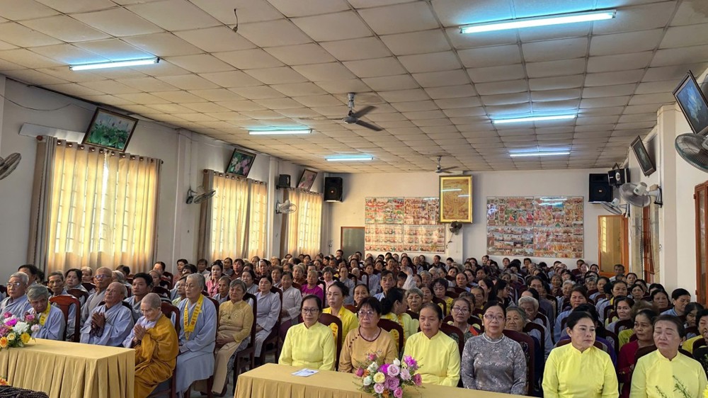 Đồng Tháp: Chùa Linh Phước (Phật Đá) tổ chức Chúc thọ Phật tử cao niên và tổng kết đạo tràng tu học năm 2025