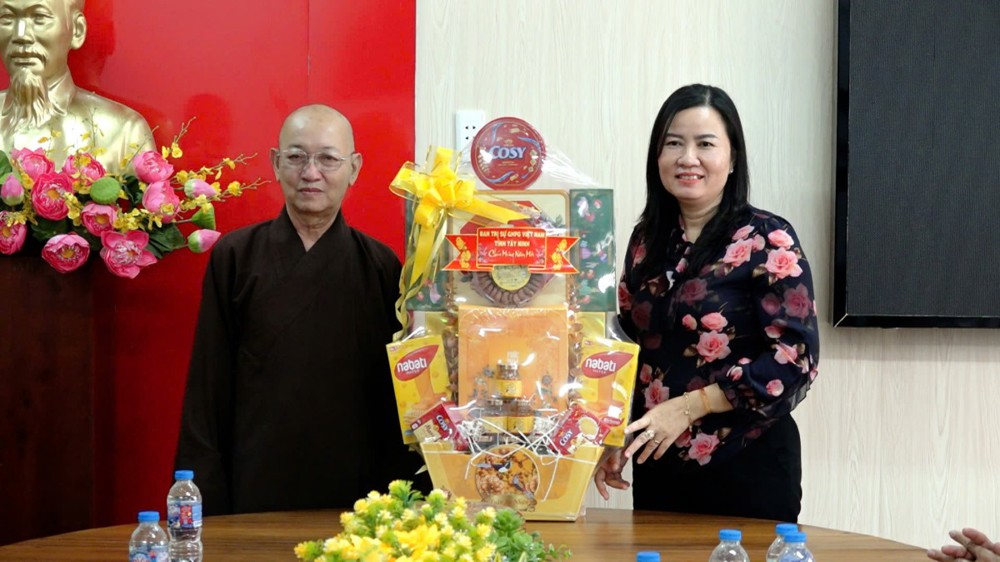 Tây Ninh: Ban Trị sự Phật giáo tỉnh thăm Xuân, chúc Tết lãnh đạo Đảng ủy, HĐND, UBND xã Mỹ Hạnh