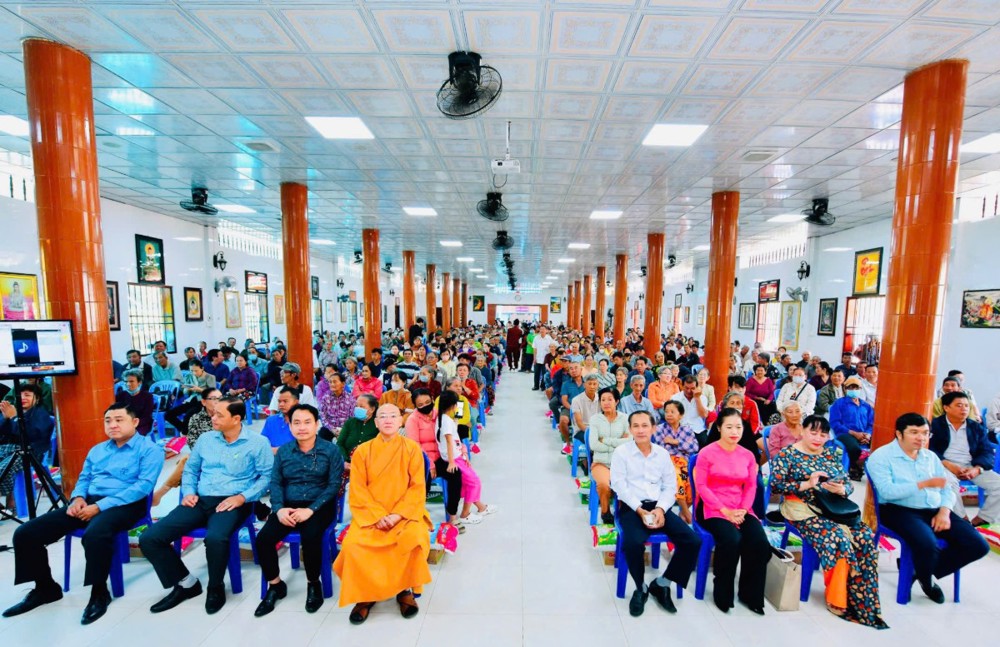 Cần Thơ: Thiền viện Trúc Lâm Phương Nam kỷ niệm 10 năm hành trình “Chia sẻ yêu thương” và trao tặng 550 phần quà nhân dịp Xuân Bính Ngọ 2026