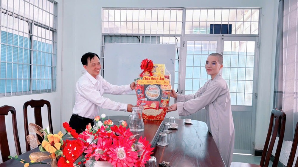 Vĩnh Long: Chùa Quan Âm thăm và chúc Tết chính quyền địa phương nhân dịp Xuân Bính Ngọ 2026