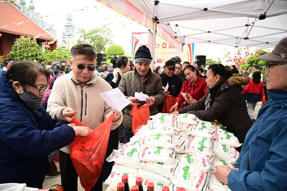 Hải Phòng: Ấm áp, nhộn nhịp phiên “Chợ Tết 0 đồng” tại chùa Kim Quang (Lũng Đông)