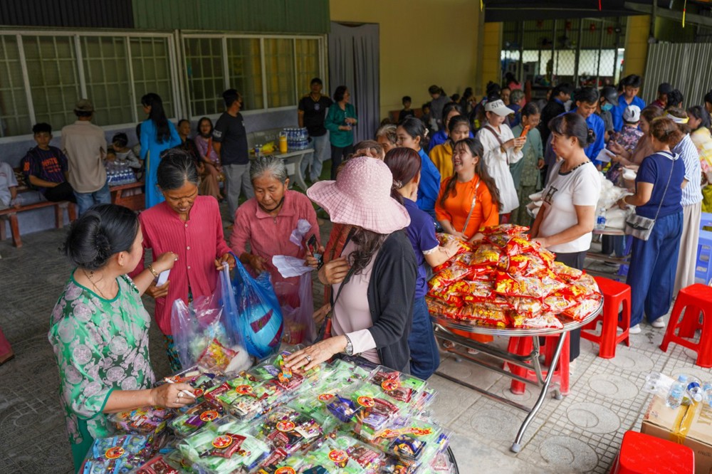 An Giang: Điểm SHTGTT Pháp Vân tổ chức Phiên chợ 0 đồng chăm lo Tết cho bà con có hoàn cảnh khó khăn