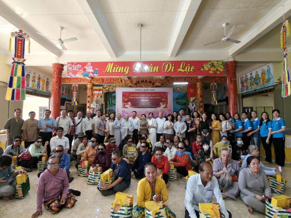 Cà Mau: Chùa Kim Sơn trao 400 phần quà Xuân Bính Ngọ cho khiếm thị và người khuyết tật