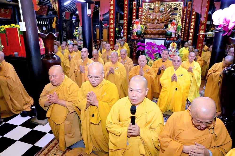 TP.HCM: Chư Tăng Ni đảnh lễ, khánh tuế chư Tôn đức Giáo phẩm dịp đầu Xuân Bính Ngọ