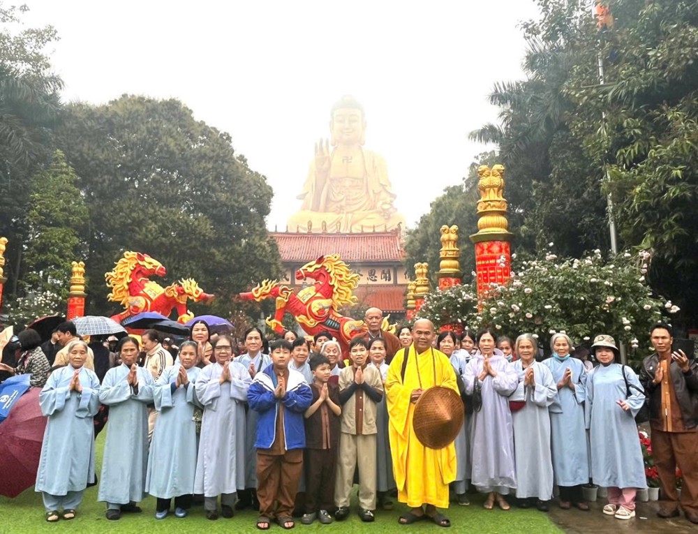 Thanh Hóa: Thầy trò chùa Đống Cao hành hương du xuân thập tự Bính Ngọ 2026