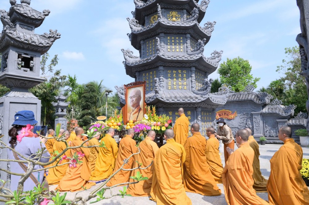 Vĩnh Long: Trang nghiêm tổ chức lễ tảo tháp Trưởng lão Hòa thượng Thích Hiển Pháp tại chùa Pháp Thanh (Giồng Trôm, Bến Tre)