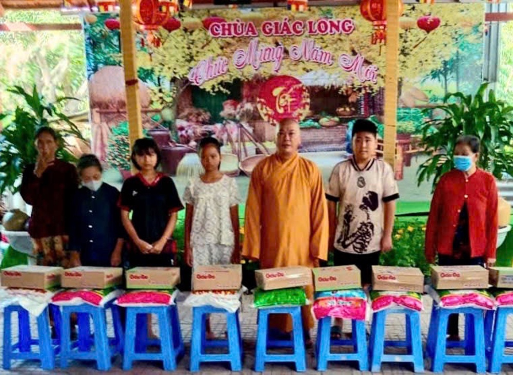 Vĩnh Long: Chùa Giác Long trao 200 phần quà Xuân Bính Ngọ – 2026